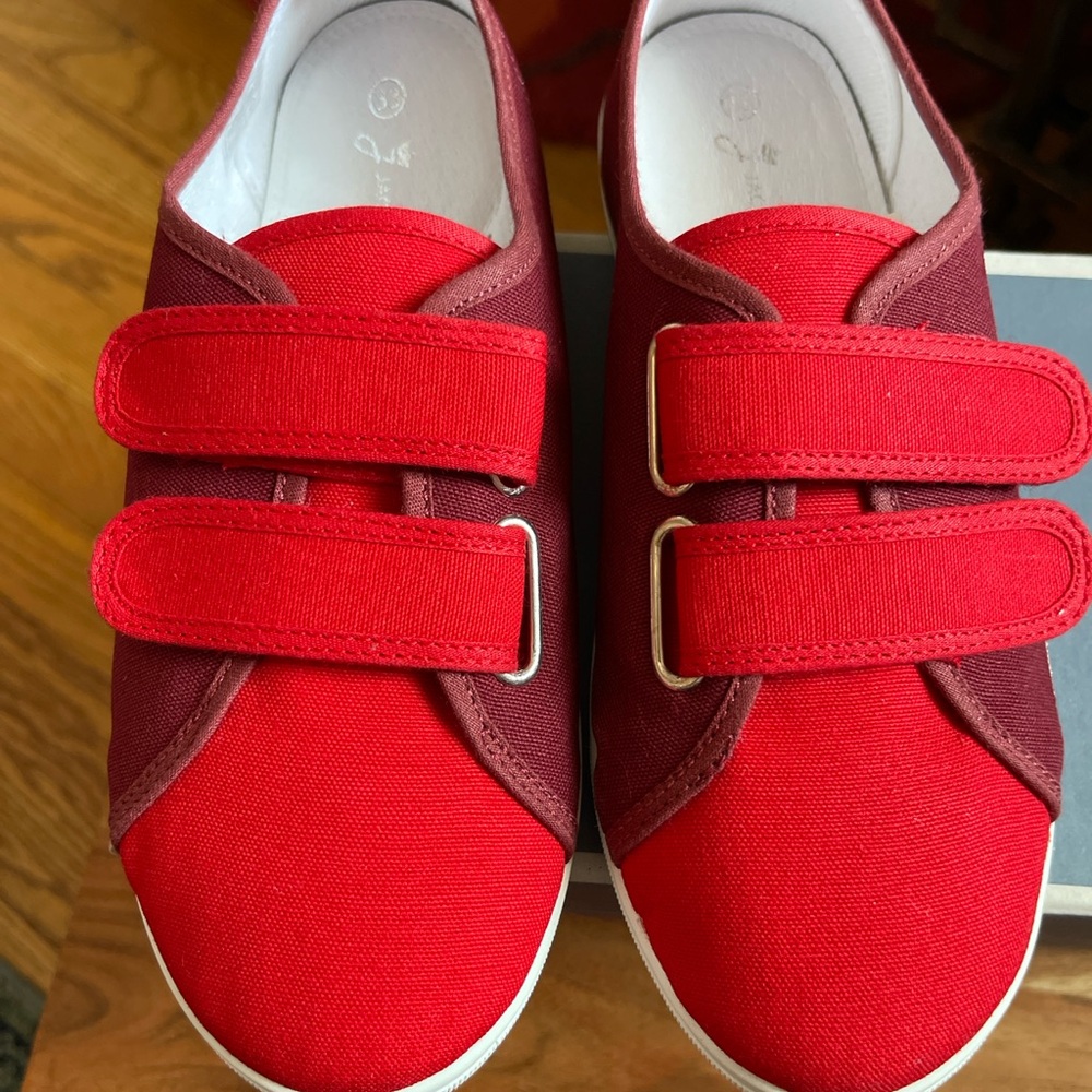 Jacadi little girls tennis canvas tennis shoes.
